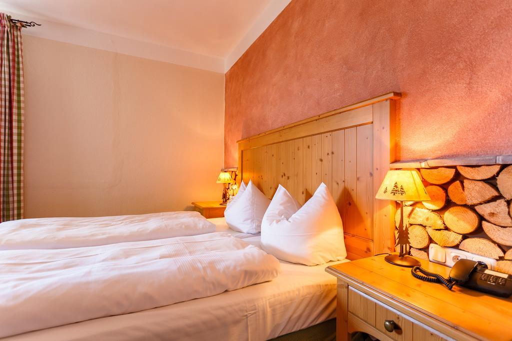 Landkomforthotel Panorama & Restaurant Bella Vista Garmisch-Partenkirchen Room photo