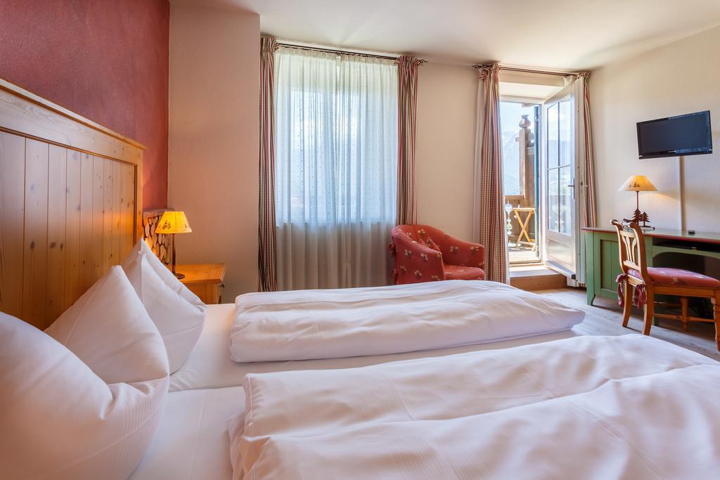 Landkomforthotel Panorama & Restaurant Bella Vista Garmisch-Partenkirchen Room photo